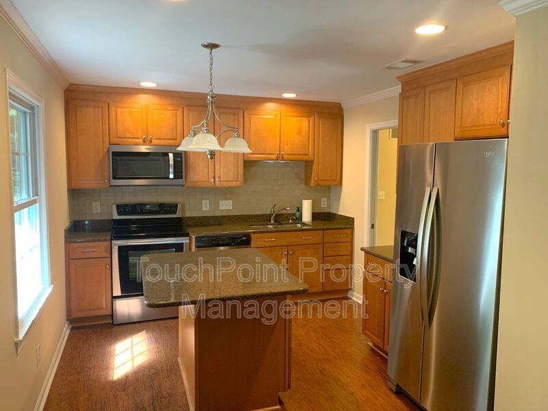 Charming 2 Story home located in the Country Place Subdivision in Matthews NC! property image