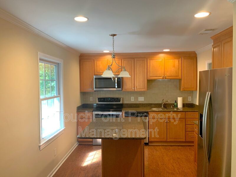 Charming 2 Story home located in the Country Place Subdivision in Matthews NC! property image