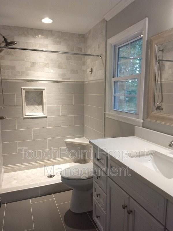 Charming 2 Story home located in the Country Place Subdivision in Matthews NC! property image