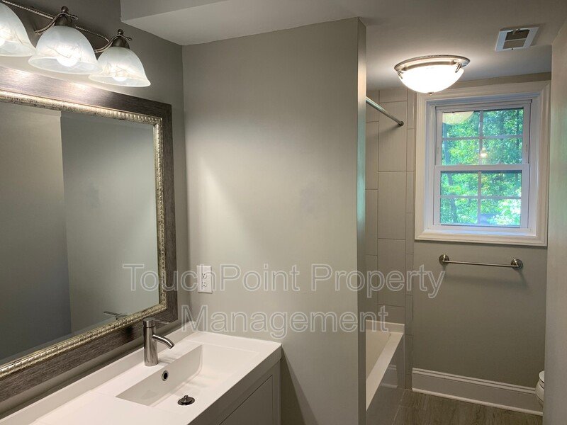 Charming 2 Story home located in the Country Place Subdivision in Matthews NC! property image