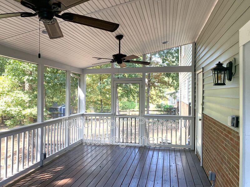 Charming 2 Story home located in the Country Place Subdivision in Matthews NC! property image