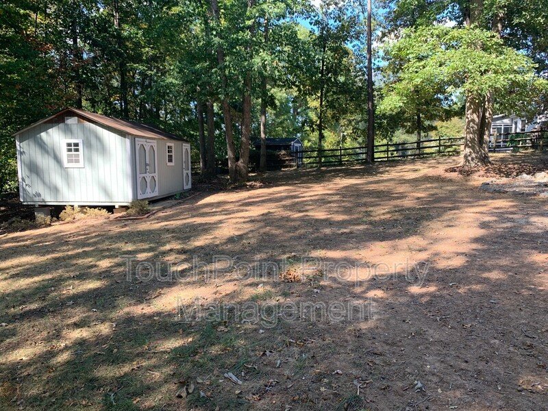 Charming 2 Story home located in the Country Place Subdivision in Matthews NC! property image