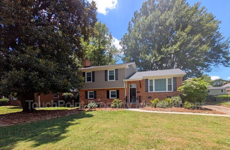 Charming split level home located in the Spring Valley Community in the South Park area of Charlotte! property image
