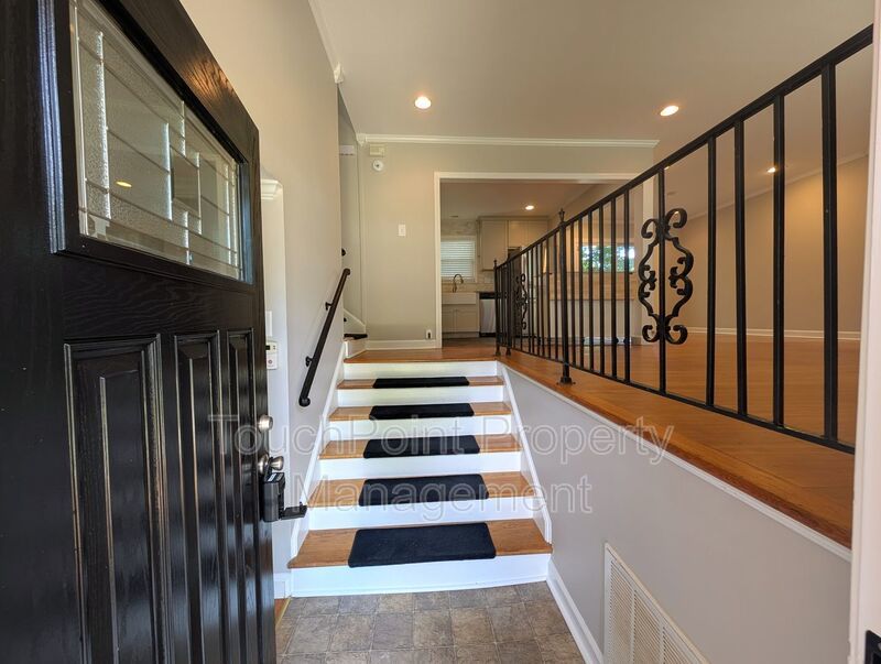 Charming split level home located in the Spring Valley Community in the South Park area of Charlotte! property image