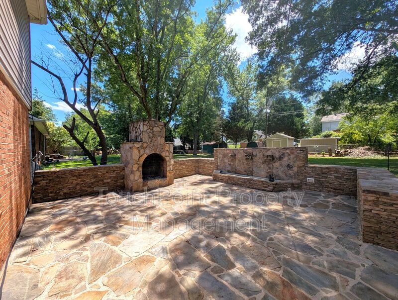 Charming split level home located in the Spring Valley Community in the South Park area of Charlotte! property image