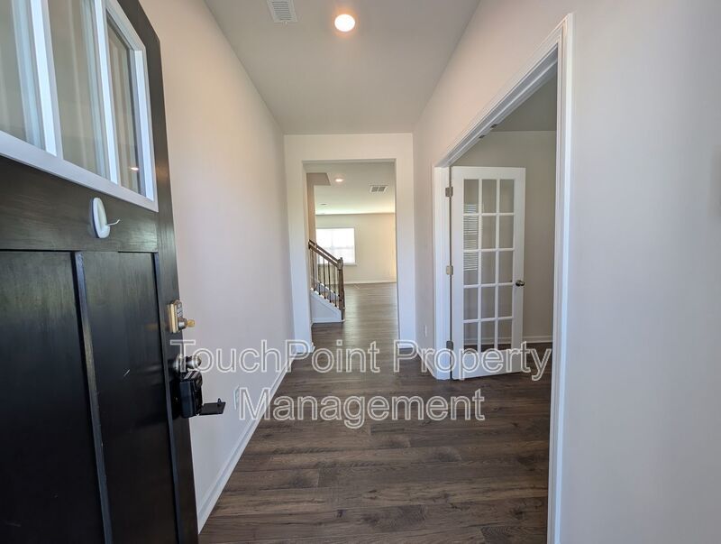 Spacious 2 story, 5 bedroom, 3 bath Home located in Secrest Commons Community! property image
