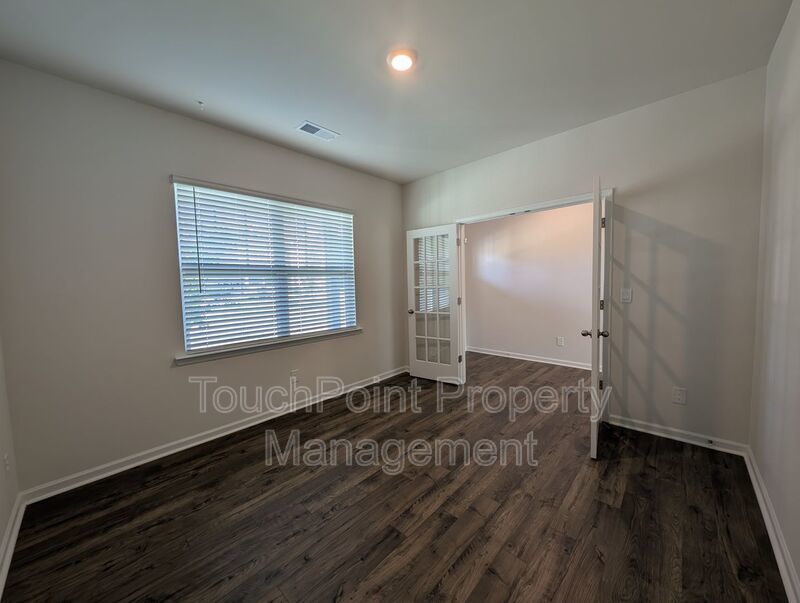 Spacious 2 story, 5 bedroom, 3 bath Home located in Secrest Commons Community! property image