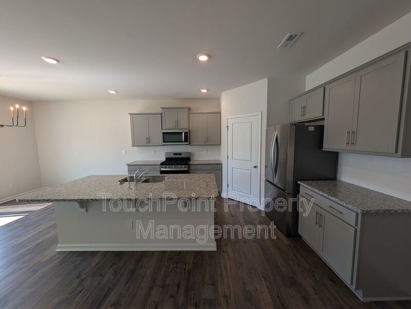 Spacious 2 story, 5 bedroom, 3 bath Home located in Secrest Commons Community! property image