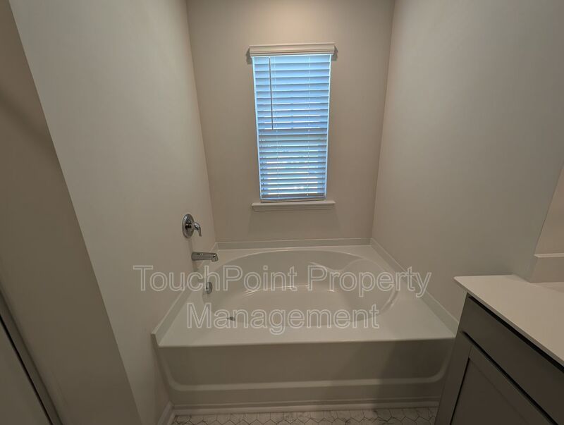 Spacious 2 story, 5 bedroom, 3 bath Home located in Secrest Commons Community! property image