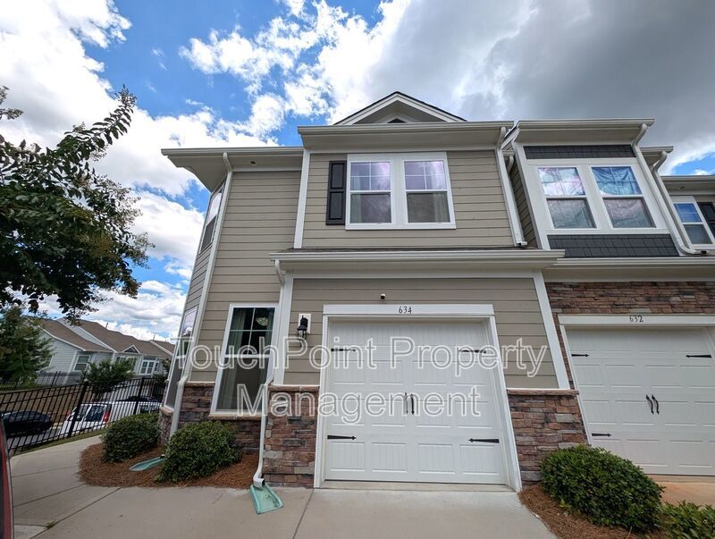 Modern Corner Lot Townhome located in the Ivy Ridge Community in South Carolina ! property image