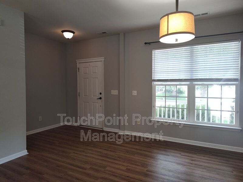 Gorgeous 3 bedroom, 2.5 bath home located in the Falcon Ridge Community! property image