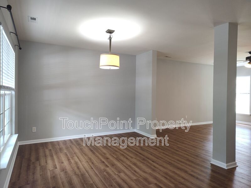 Gorgeous 3 bedroom, 2.5 bath home located in the Falcon Ridge Community! property image