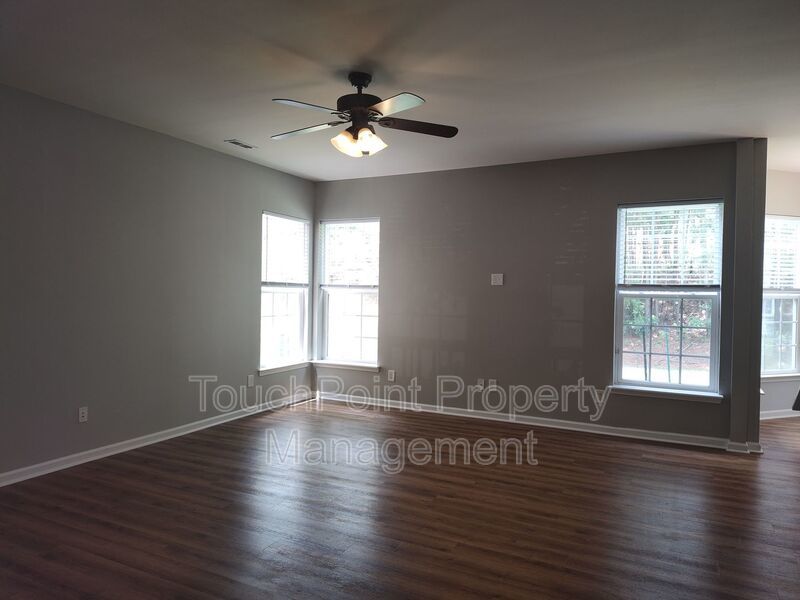 Gorgeous 3 bedroom, 2.5 bath home located in the Falcon Ridge Community! property image