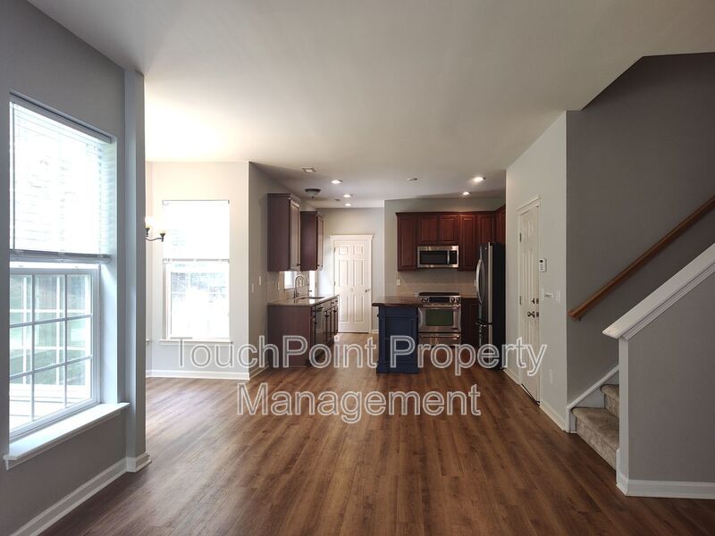 Gorgeous 3 bedroom, 2.5 bath home located in the Falcon Ridge Community! property image