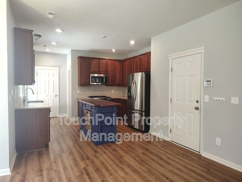 Gorgeous 3 bedroom, 2.5 bath home located in the Falcon Ridge Community! property image