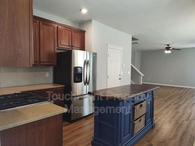 Gorgeous 3 bedroom, 2.5 bath home located in the Falcon Ridge Community! property image