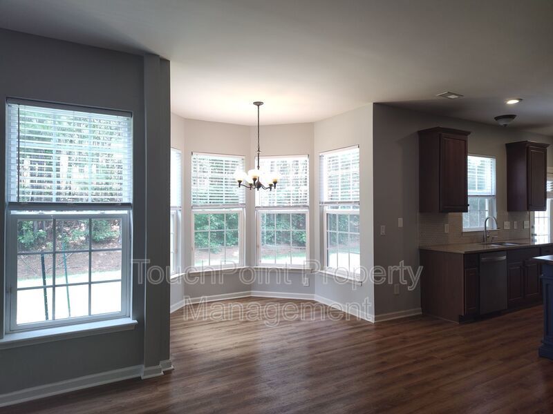 Gorgeous 3 bedroom, 2.5 bath home located in the Falcon Ridge Community! property image