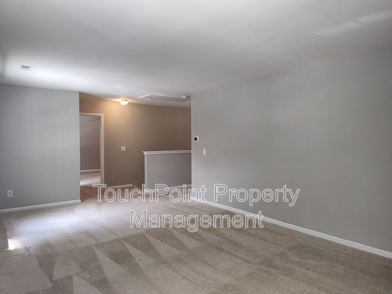 Gorgeous 3 bedroom, 2.5 bath home located in the Falcon Ridge Community! property image