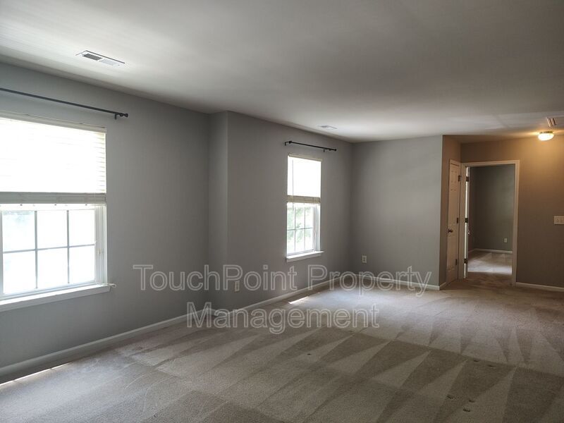 Gorgeous 3 bedroom, 2.5 bath home located in the Falcon Ridge Community! property image