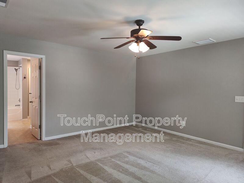 Gorgeous 3 bedroom, 2.5 bath home located in the Falcon Ridge Community! property image