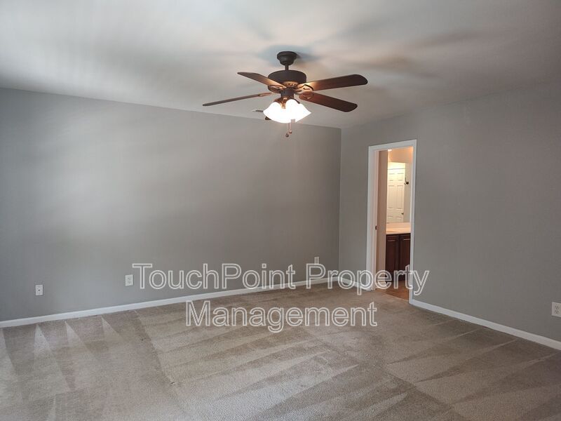 Gorgeous 3 bedroom, 2.5 bath home located in the Falcon Ridge Community! property image