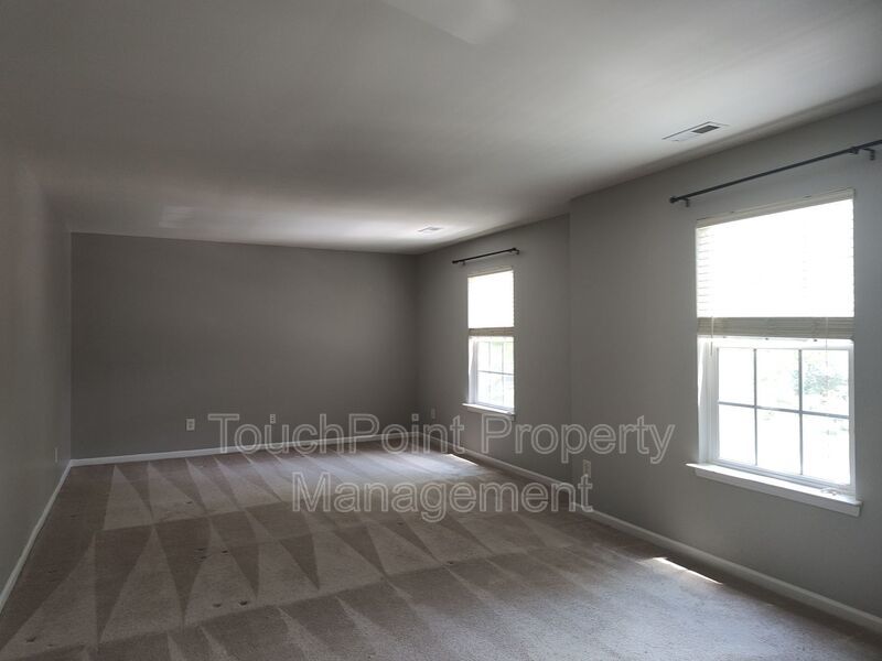 Gorgeous 3 bedroom, 2.5 bath home located in the Falcon Ridge Community! property image
