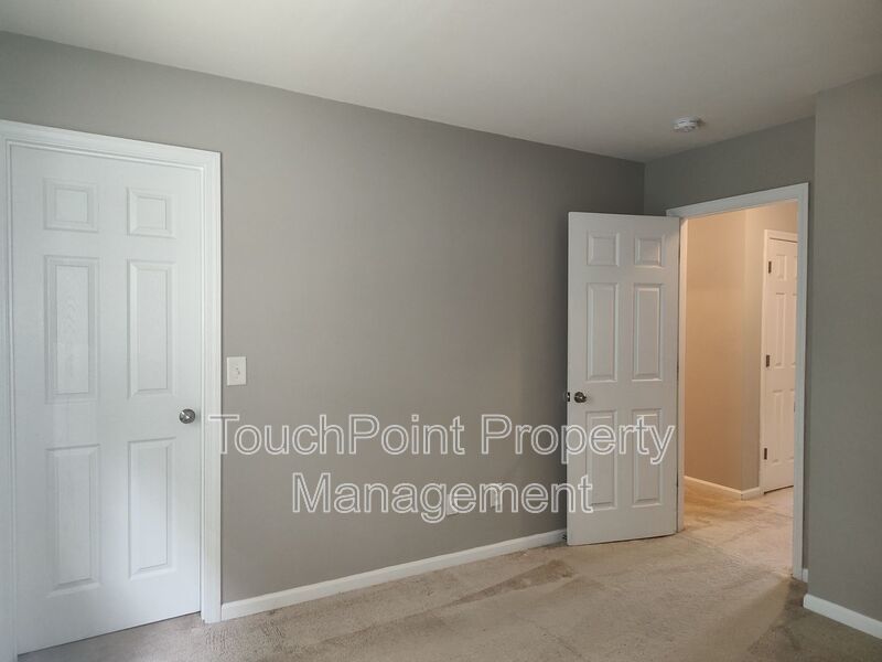 Gorgeous 3 bedroom, 2.5 bath home located in the Falcon Ridge Community! property image