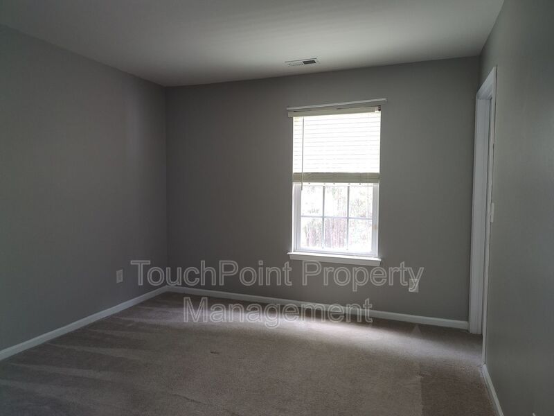 Gorgeous 3 bedroom, 2.5 bath home located in the Falcon Ridge Community! property image