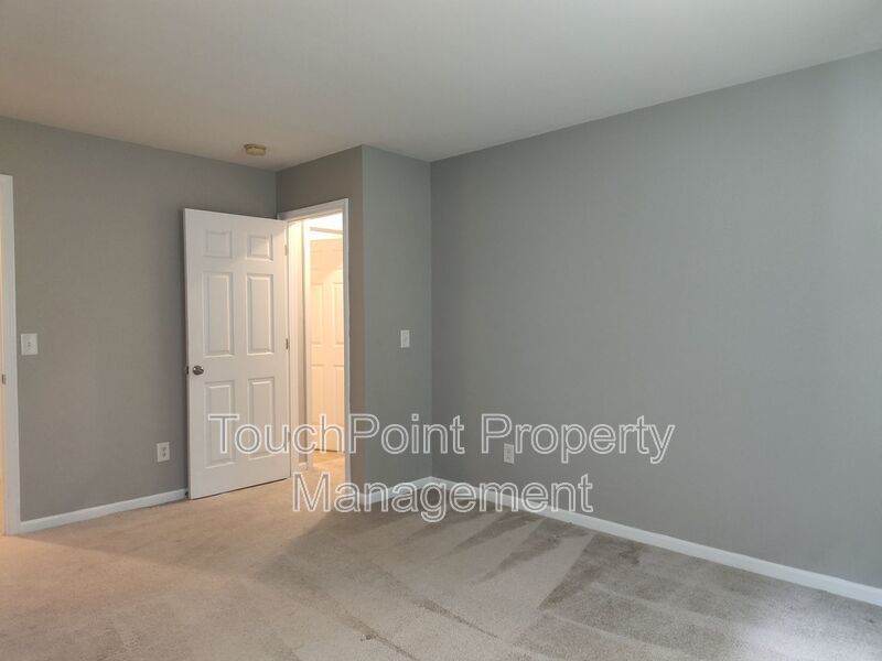 Gorgeous 3 bedroom, 2.5 bath home located in the Falcon Ridge Community! property image