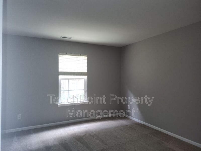 Gorgeous 3 bedroom, 2.5 bath home located in the Falcon Ridge Community! property image