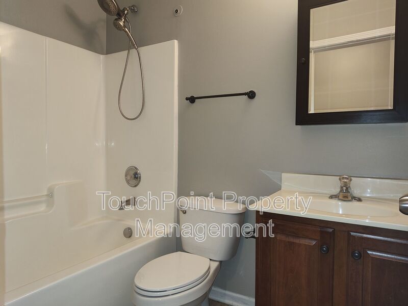 Gorgeous 3 bedroom, 2.5 bath home located in the Falcon Ridge Community! property image