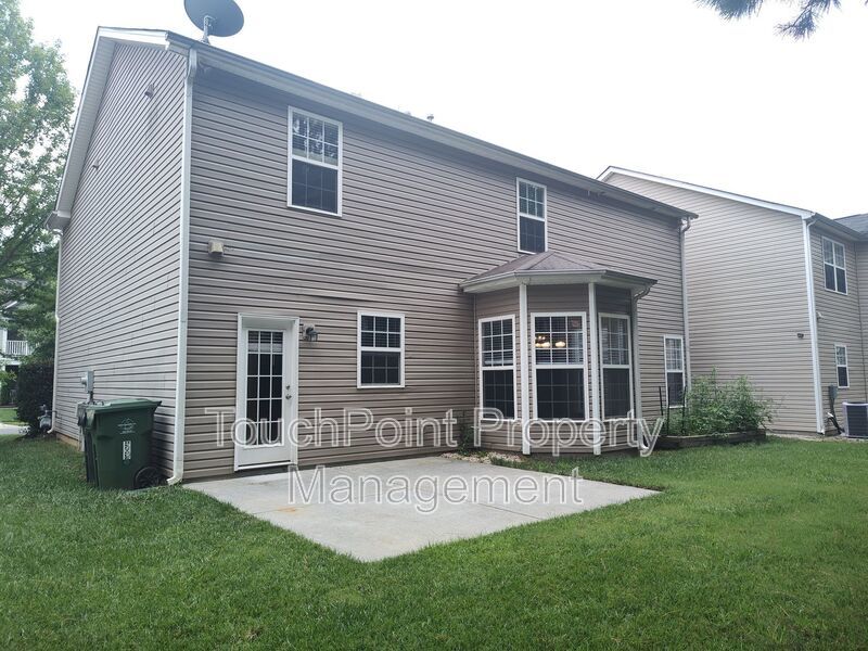 Gorgeous 3 bedroom, 2.5 bath home located in the Falcon Ridge Community! property image