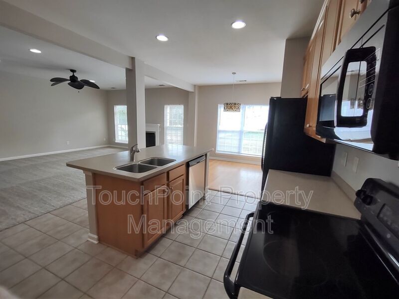 Beautiful Home located in the McCoy Crossing Community! property image