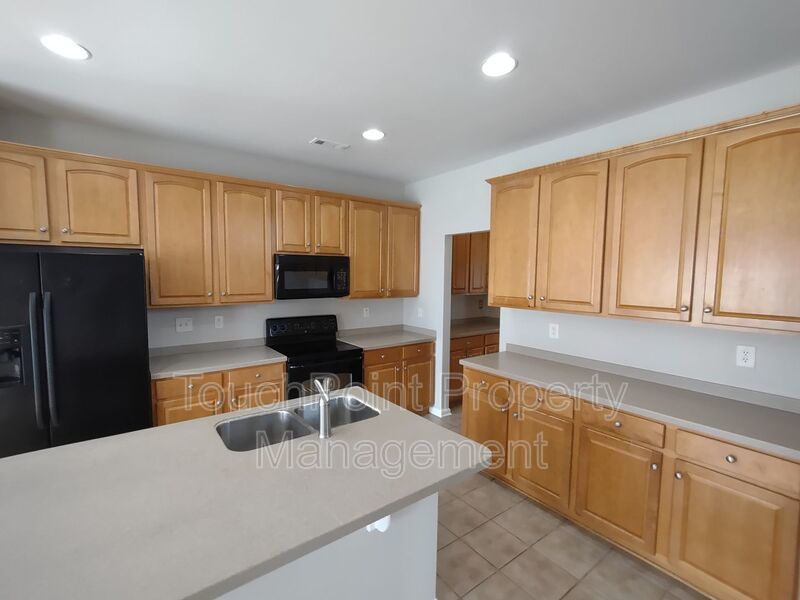 Beautiful Home located in the McCoy Crossing Community! property image