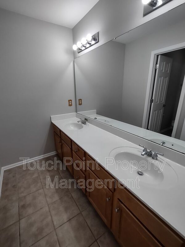 Beautiful Home located in the McCoy Crossing Community! property image