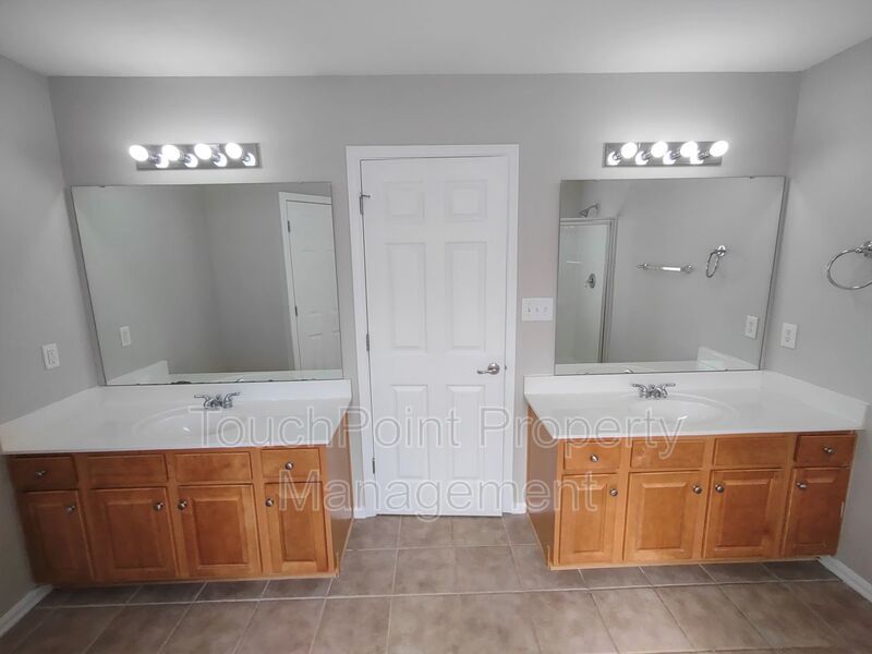 Beautiful Home located in the McCoy Crossing Community! property image