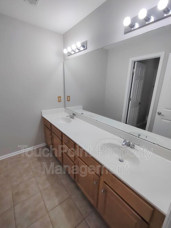 Beautiful Home located in the McCoy Crossing Community! property image