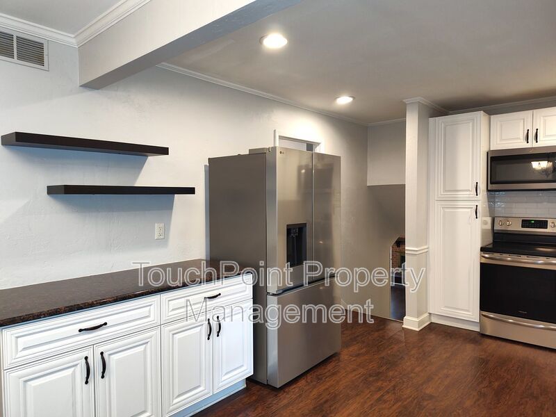 Charming split level home located in the Mcclintock Woods Community in Charlotte! property image
