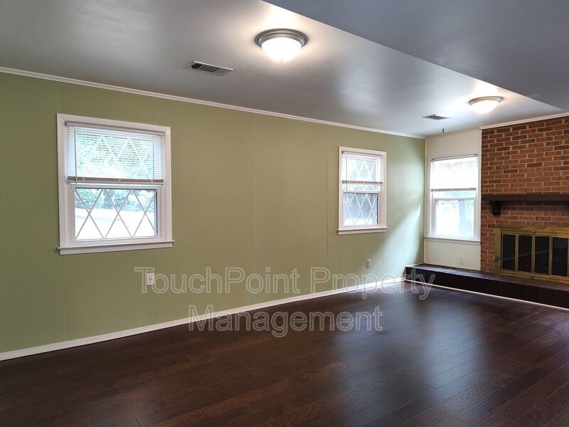 Charming split level home located in the Mcclintock Woods Community in Charlotte! property image