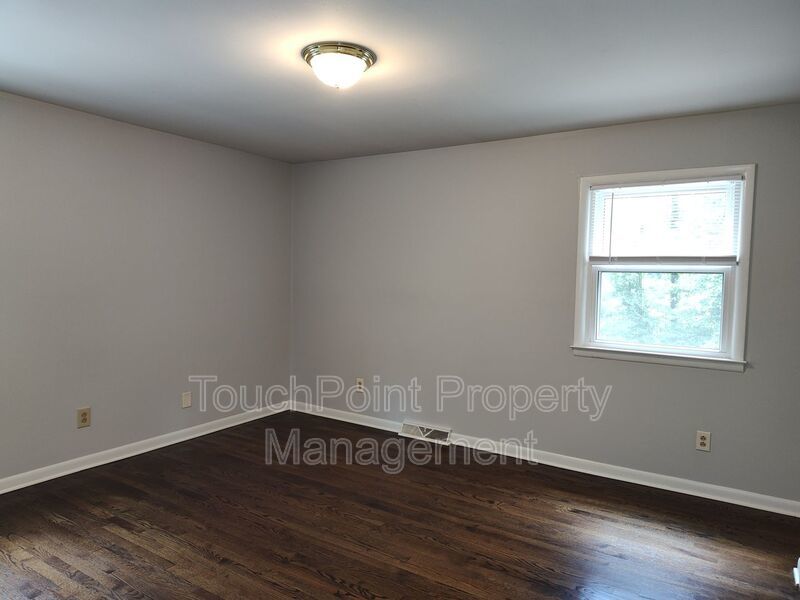 Charming split level home located in the Mcclintock Woods Community in Charlotte! property image