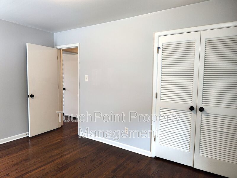 Charming split level home located in the Mcclintock Woods Community in Charlotte! property image