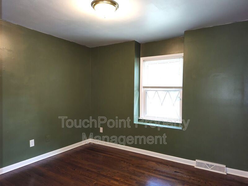 Charming split level home located in the Mcclintock Woods Community in Charlotte! property image