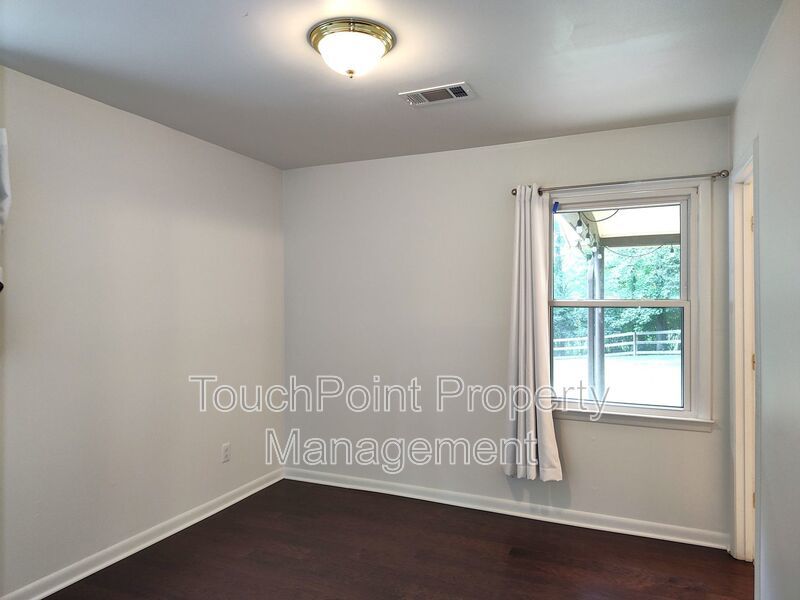 Charming split level home located in the Mcclintock Woods Community in Charlotte! property image