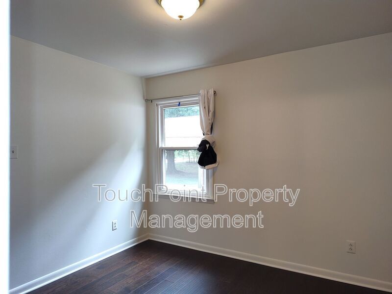 Charming split level home located in the Mcclintock Woods Community in Charlotte! property image