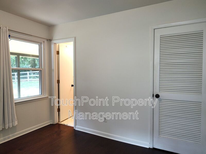 Charming split level home located in the Mcclintock Woods Community in Charlotte! property image