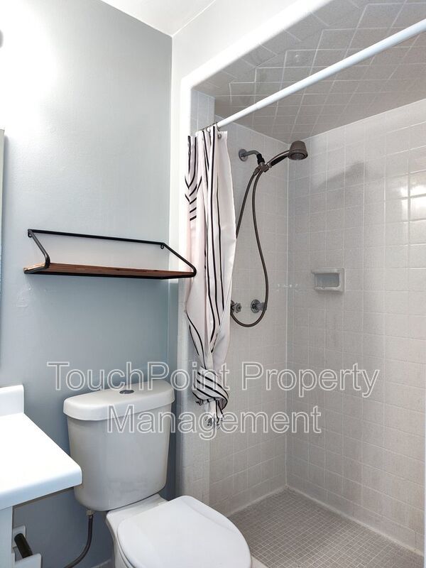 Charming split level home located in the Mcclintock Woods Community in Charlotte! property image