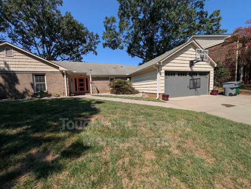 Beautiful Ranch Style Home located in The Downs Grant Community! property image