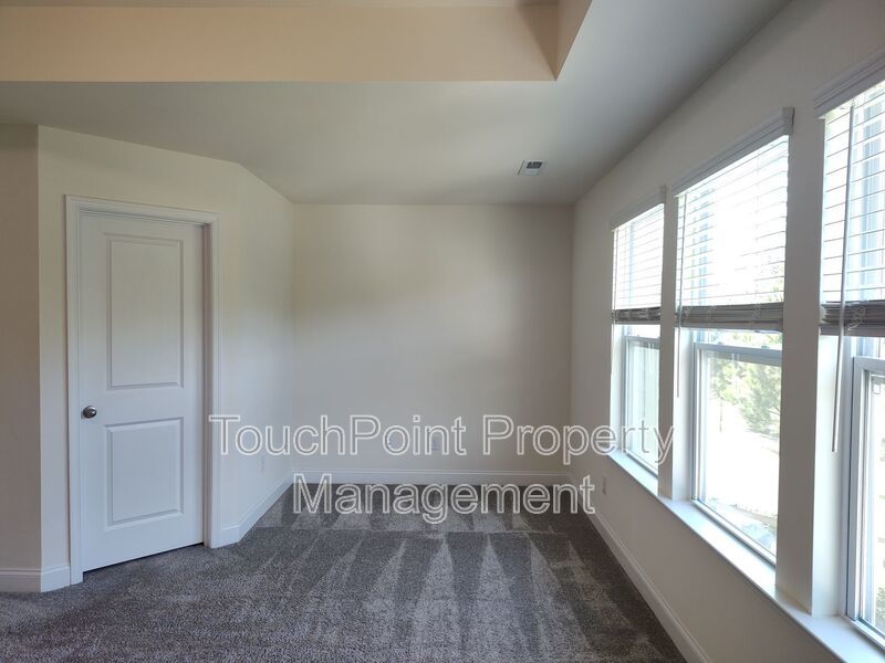 3 Bedroom, 2.5 Bath Townhome located in Paddlers Cove! property image