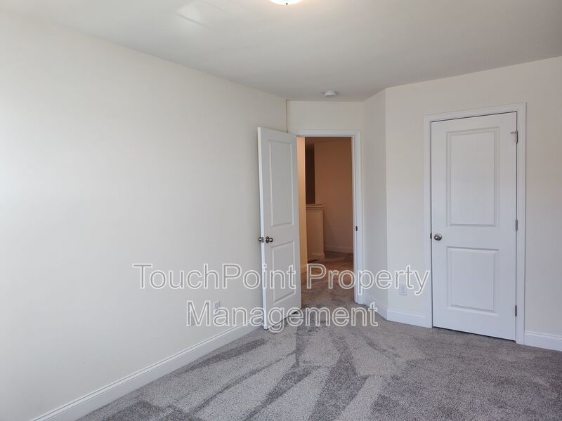 3 Bedroom, 2.5 Bath Townhome located in Paddlers Cove! property image