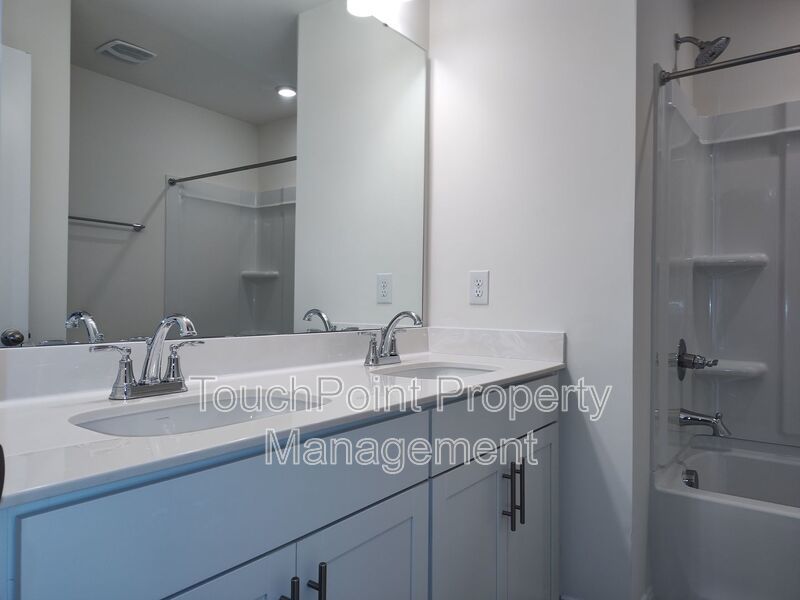 3 Bedroom, 2.5 Bath Townhome located in Paddlers Cove! property image
